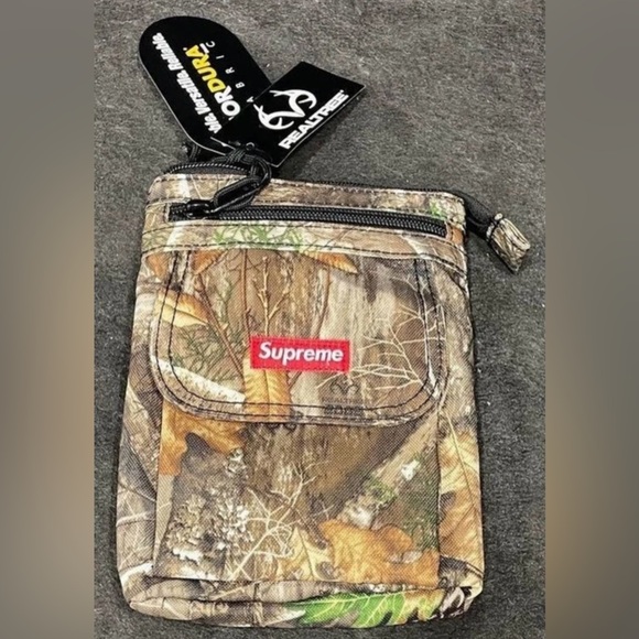 Supreme Other - Supreme Shoulder bag. Real Tree Camo